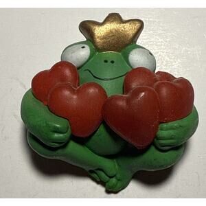 Vintage Fun World Frog Prince Love Lapel Pin E14